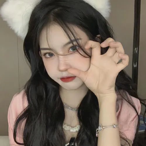 不装了，我才是三个大佬哥哥的心尖宠